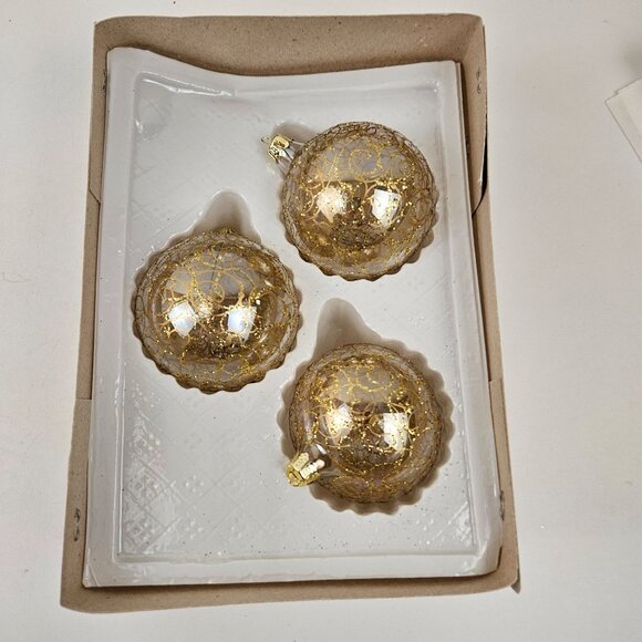 Commodore Holiday Memories 3 Glass Christmas Ornaments Gold Filigree Romania - Picture 2 of 10